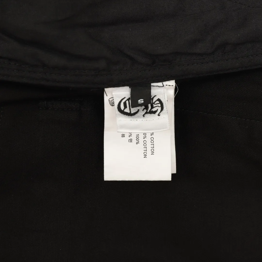 🅿️390 CH/Croxin trousers with pressed leather cross patch embroidery on both sides. The fabric is made of custom woven composite fabric. It is dyed to order and then treated with wool. It is silky and super soft compared to the original version. The fabric texture has clear and obvious strands and great drape. The workmanship is exquisite and meets the foreign trade export standards. The leather cross is embroidered with Sanskrit on both sides of the front. It is fashionable and individual. It is super versatile and good-looking. It is a must-have for fashionable men and women. It is unparalleled in terms of upper body comfort. size：XS-L
